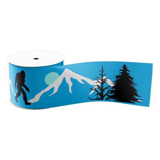 Bigfoot Mountains und Forest Pine Trees Winter Ripsband (Spule)