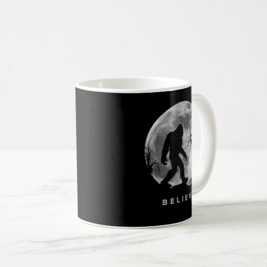 Bigfoot Night Full Moon Ich glaube Sasquatch Men K Kaffeetasse (VorderseiteRechts)