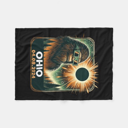 Bigfoot Ohio Total Solar Eclipse 2024 mit Eclipse Fleecedecke (Vorderseite (Horizontal))