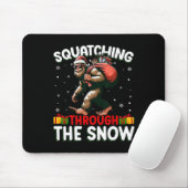 Bigfoot quatschen durch die schneebedeckte Weihnac Mousepad (Mit Mouse)