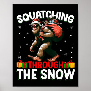 Bigfoot quatschen durch die schneebedeckte Weihnac Poster