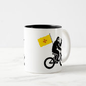 Bigfoot-Radfahren New Mexico-Flagge Zweifarbige Tasse (VorderseiteRechts)
