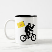 Bigfoot-Radfahren New Mexico-Flagge Zweifarbige Tasse (Links)