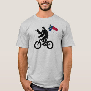 Bigfoot-Radfahren North Carolina-Flagge T-Shirt