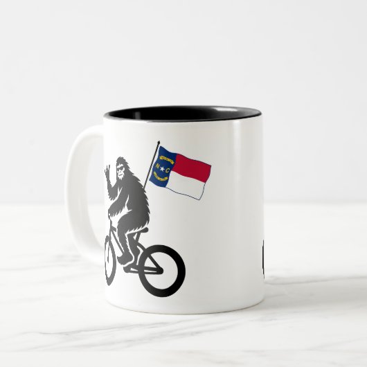 Bigfoot-Radfahren North Carolina-Flagge Zweifarbige Tasse (Vorderseite Links)