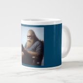 Bigfoot Reading Jumbo-Tasse (Vorderseite Rechts)