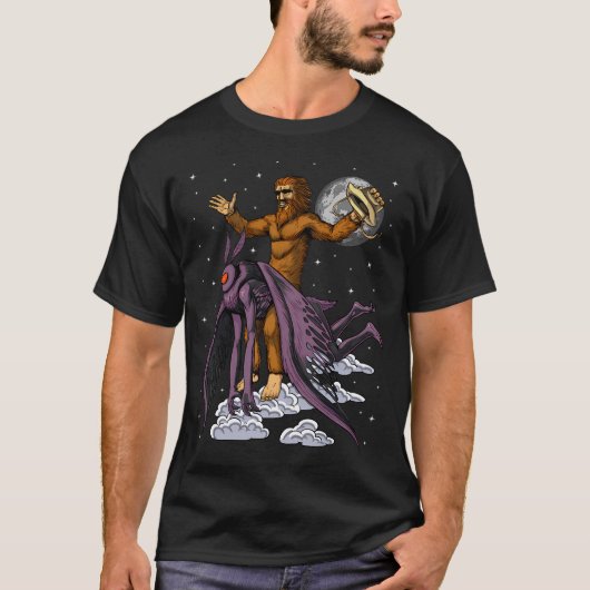 Bigfoot Reitet Mothman T-Shirt (Vorderseite)