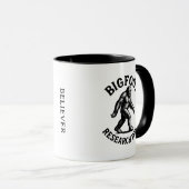 Bigfoot Research Team Tasse (VorderseiteRechts)