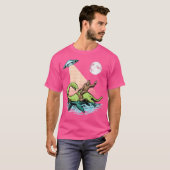 Bigfoot Riding Nessie Ufo Außerirdischen bei Night T-Shirt (Vorne ganz)