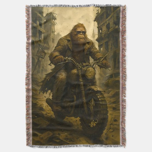 Bigfoot Riding Through a Post-Apocalyptic City Decke (Vorderseite Vertikal)