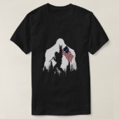 Bigfoot Rock and Roll Silhouette American Flag  T-Shirt (Design vorne)