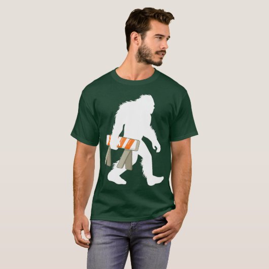Bigfoot Safety Road Block Sasquatch Bau T-Shirt (Vorne ganz)