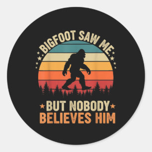 Bigfoot sah mich, niemand glaubt ihm Lustiger Sasq Runder Aufkleber