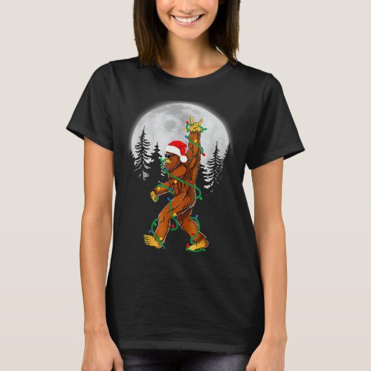 Bigfoot Santa Christmas Tree Lights Funny Xmas Sas T-Shirt (Vorderseite)