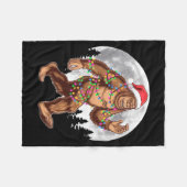 Bigfoot Santa Christmas Tree Lights Xmas Sasquatch Fleecedecke (Vorderseite (Horizontal))