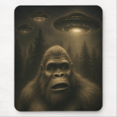 Bigfoot Sasquatch Alien UFO Funny Mousepad (Vorne)