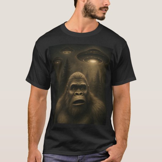Bigfoot Sasquatch Alien UFO Funny T-Shirt (Vorderseite)