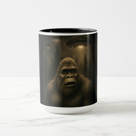 Bigfoot Sasquatch Alien UFO Funny Tasse (Zentrum)