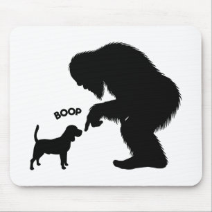 Bigfoot Sasquatch Beagle Nasenstupser Mousepad