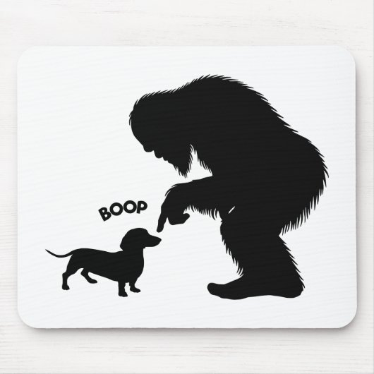 Bigfoot Sasquatch Dackel Nose Boop Mousepad (Vorne)