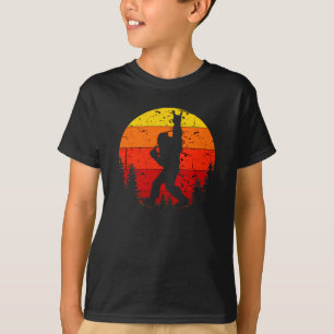 Bigfoot Sasquatch Felsflaggen-Silhouette T-Shirt