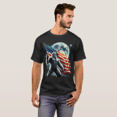 Bigfoot Sasquatch Full Moon Patriotic American T-Shirt (Vorne ganz)
