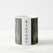 Bigfoot Sasquatch im Wald Kaffeetasse (Mittel)