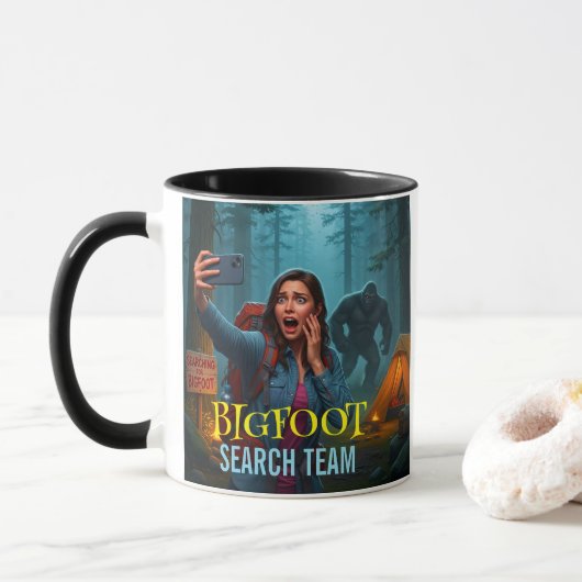 Bigfoot Sasquatch Im Wald Kaffeetasse (Mit Donut)