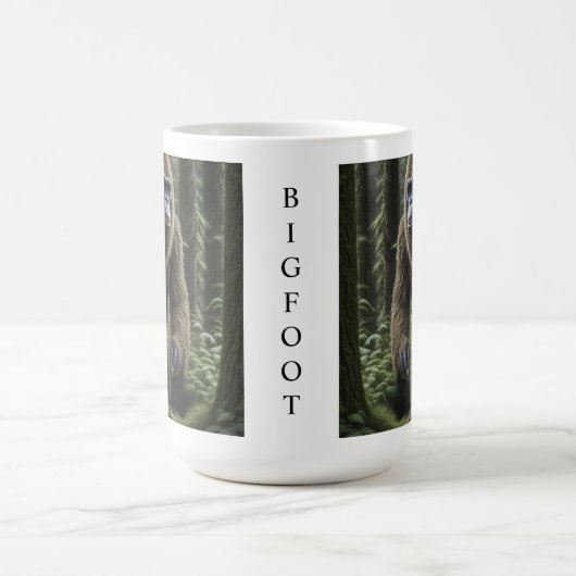 Bigfoot Sasquatch im Wald Kaffeetasse (Mittel)