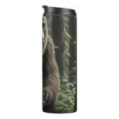 Bigfoot Sasquatch im Wald Thermosbecher (Nach rechts gedreht)