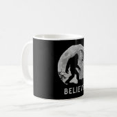 Bigfoot Sasquatch Moon Yeti Glauben Kaffeetasse (Vorderseite Links)