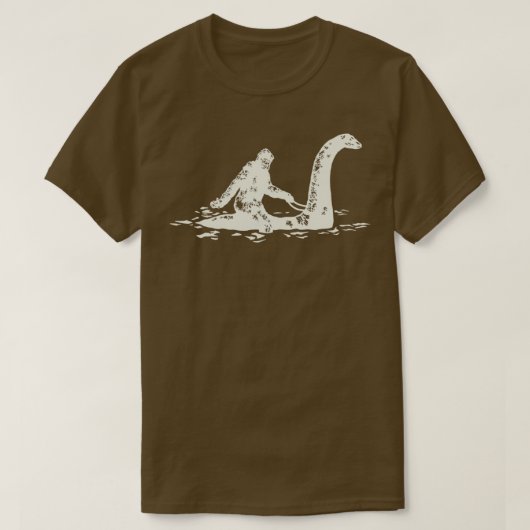 Bigfoot Sasquatch Riding The Loch Ness Monster Fun T-Shirt (Design vorne)