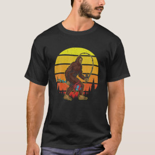 Bigfoot Sasquatch Yeti Big Foot Winter Ice Fischen T-Shirt