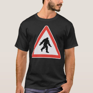 Bigfoot Sasquatch Yeti Road Sign Kryptozoologie T-Shirt