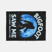 Bigfoot Saw Me But Nobody Believes Him Funny Sasqu Fleecedecke (Vorderseite (Horizontal))