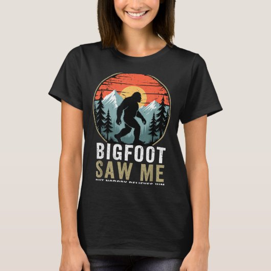 Bigfoot Saw Me But Nobody Believes Him Humor Funny T-Shirt (Vorderseite)