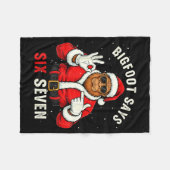 Bigfoot Says Six Seven Funny Christmas 67 Meme Xma Fleecedecke (Vorderseite (Horizontal))