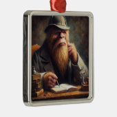 Bigfoot Sherlock Holmes Ornament Aus Metall (Rechts)