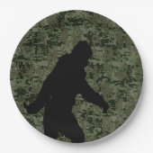 Bigfoot-Silhouette auf Walddigital-Tarnung Pappteller (Vorderseite)