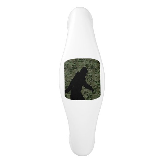 Bigfoot Silhouette auf Woodland Digital Camouflage Keramik Schrankknauf (Vorderseite)