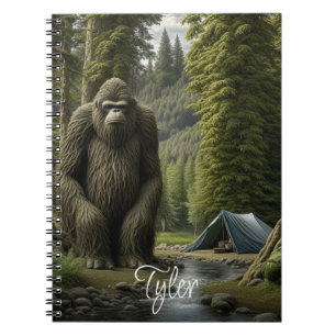 Bigfoot sitzt in den Wäldern Personalisiert Notizblock