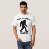 BIGFOOT SOCIAL DISTANCING CHAMPION Funny T - Shirt (Vorne ganz)