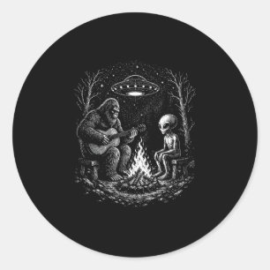 Bigfoot spielt Gitarre Lagerfeuer Alien UFO Campin Runder Aufkleber