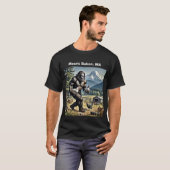 Bigfoot Stealing Chickens T-Shirt (Vorne ganz)