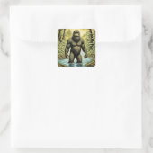 Bigfoot stehend im Wasser Cartoon Quadratischer Aufkleber (Tasche)