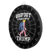 Bigfoot steht bei den Wahlen 2024 unter Trump Dartscheibe (Vorderseite rechts)
