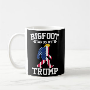 Bigfoot steht bei den Wahlen 2024 unter Trump Kaffeetasse