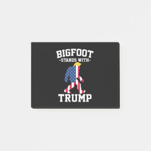 Bigfoot steht bei den Wahlen 2024 unter Trump Post-it Klebezettel