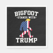 Bigfoot steht bei den Wahlen 2024 unter Trump Serviette (Vorderseite)