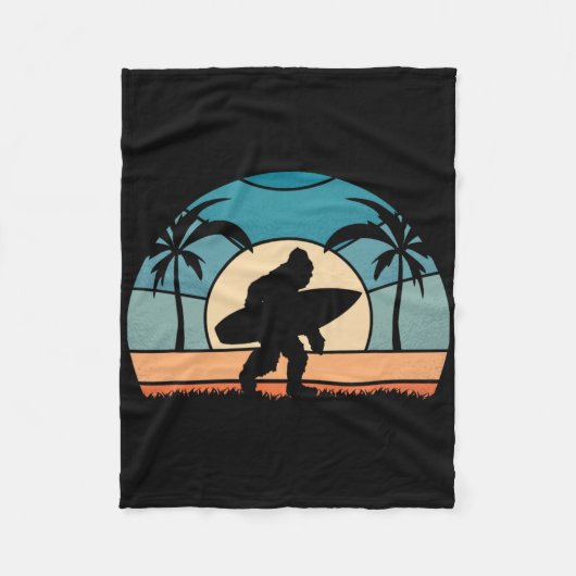 Bigfoot-Surfer am Strand surft Vintage-Bigfoo Fleecedecke (Vorderseite)